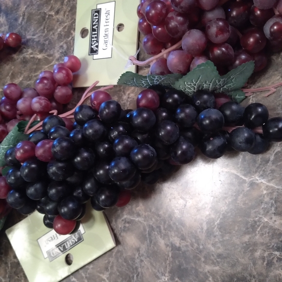 New Grapes Clusters Artificial Faux Fruit Mixed Sizes & Color 32 pc Soft Texture - Picture 9 of 16